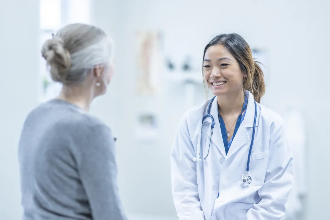 Doctor meeting with patient who may be experiencing homelessness in a clinical setting