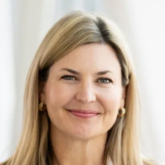 Laura Shoemaker Headshot