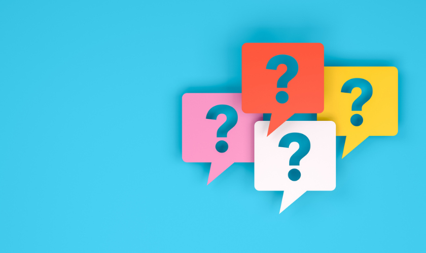 Question marks in speech bubbles on a blue background_840x500